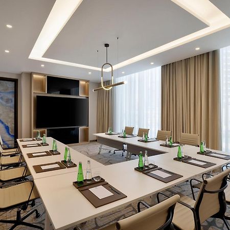 Hilton Garden Inn Dubai Business Bay Экстерьер фото