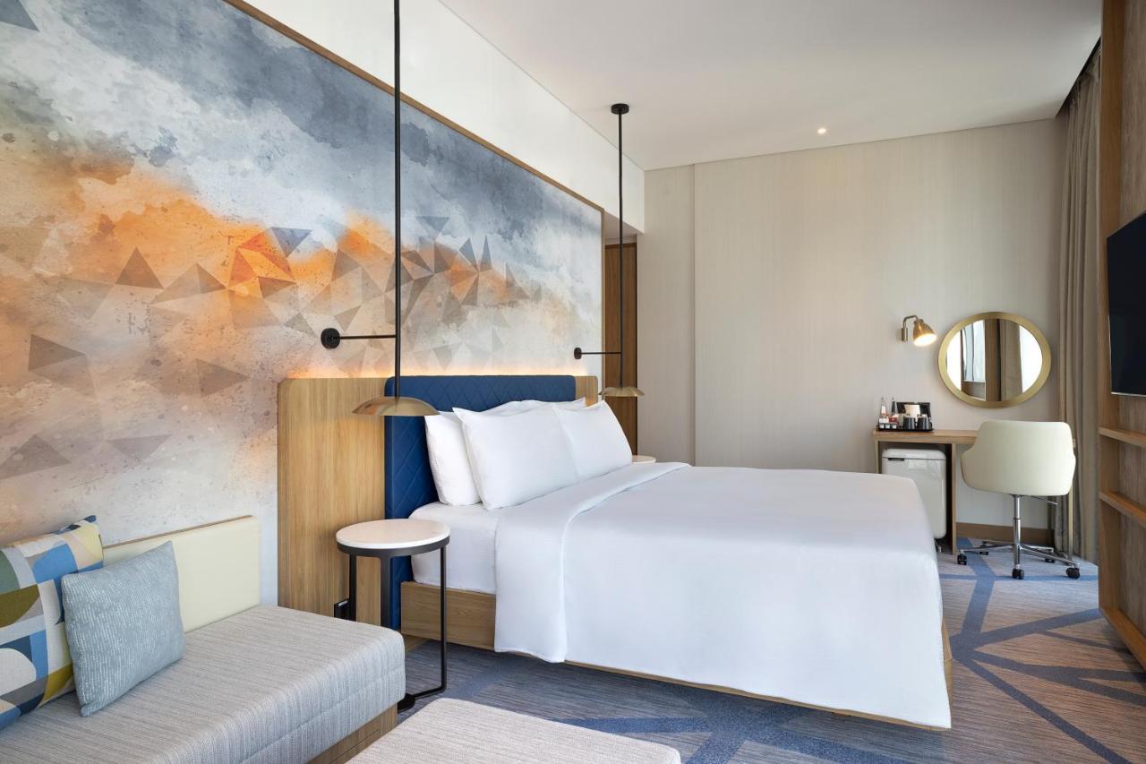 Hilton Garden Inn Dubai Business Bay Экстерьер фото