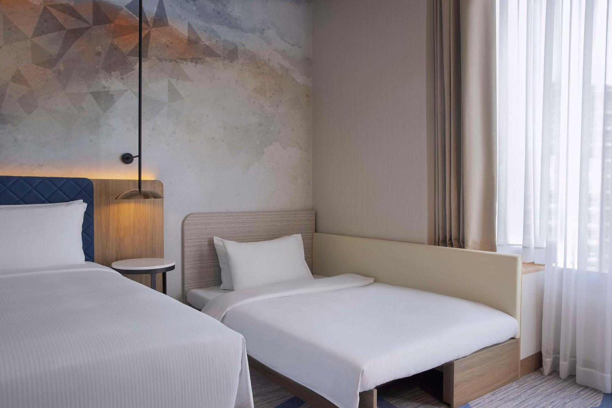 Hilton Garden Inn Dubai Business Bay Экстерьер фото