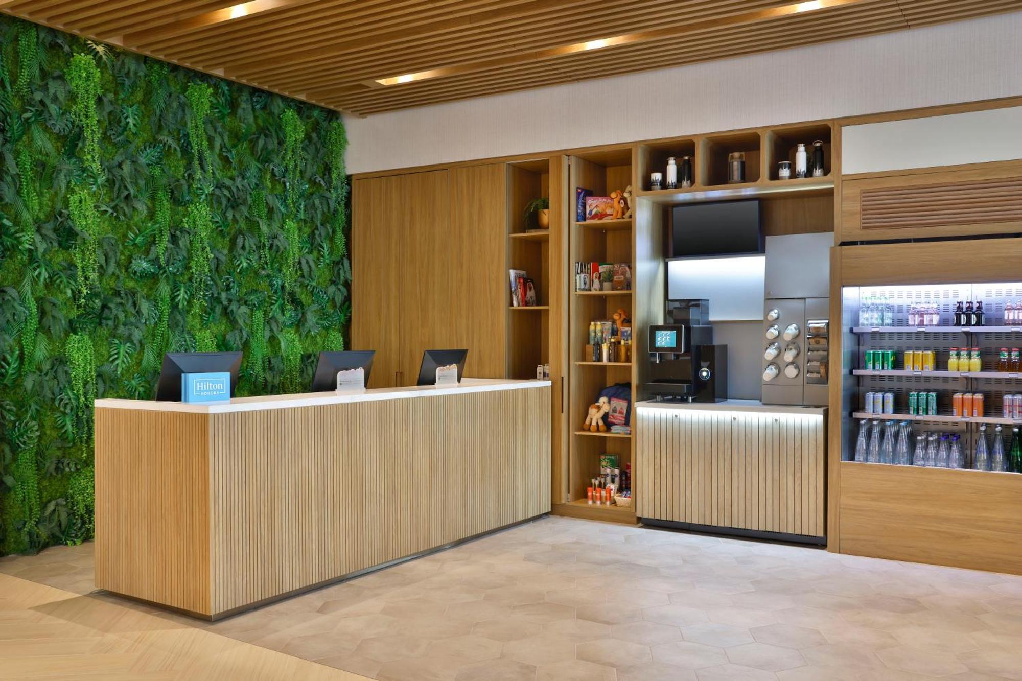 Hilton Garden Inn Dubai Business Bay Экстерьер фото