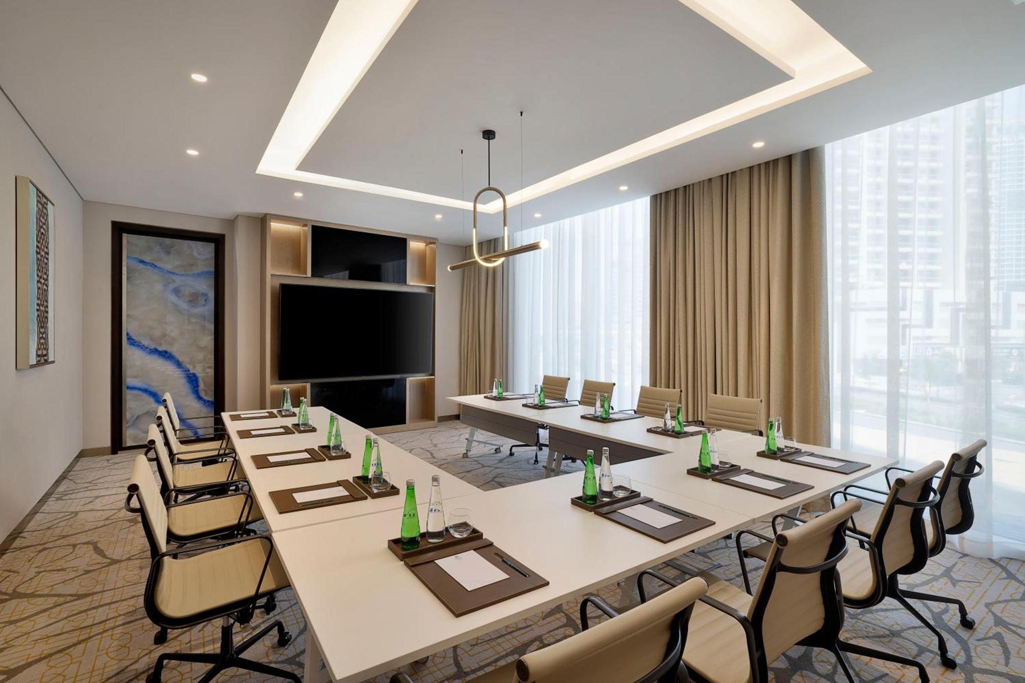 Hilton Garden Inn Dubai Business Bay Экстерьер фото
